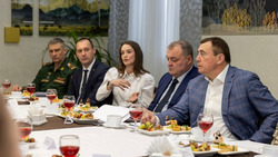Губернатор встретился с семьями сахалинцев, погибших в специальной военной операции