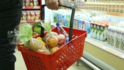 Вновь открываются все магазины