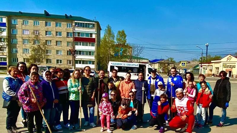 «Экологический десант» очистил набережную Лютоги