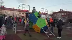 Детский городок притяжения на бывшем пустыре