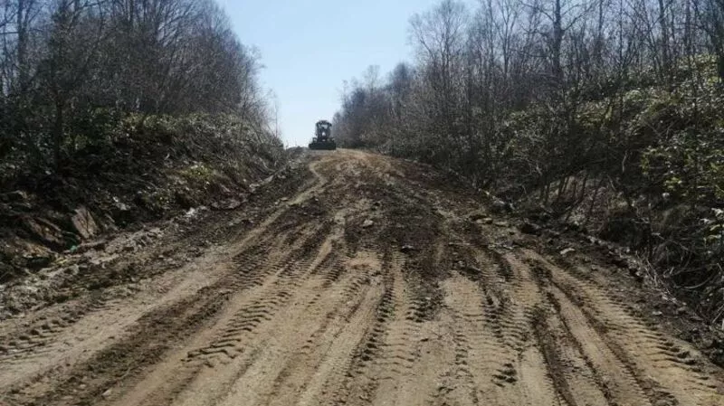 В Анивском городском округе продолжаются дорожные ремонты