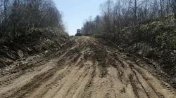 В Анивском городском округе продолжаются дорожные ремонты
