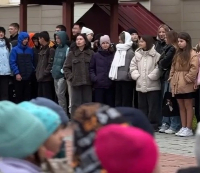 В СОШ 1 г. Анива им. старшего лейтенанта Д. Ю. Плотникова провели фестиваль военно-спортивных игр