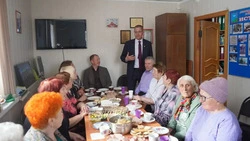 Активисток Совета ветеранов нашего района тепло поздравили с наступающим праздником