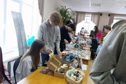 На предновогодней библиоярмарке распродали табун лошадей