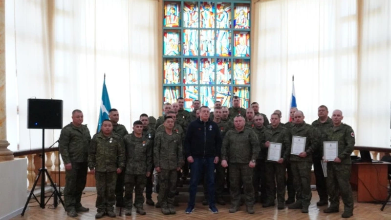 Валерий Лимаренко встретился с сахалинскими воинами в донецком Шахтёрске