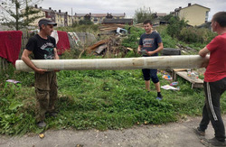 Жители Анивы получили стройматериалы после циклона