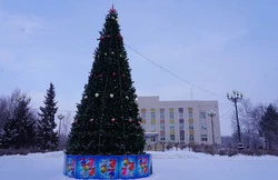 В пятницу на городской площади торжественно зажгли огни на главной муниципальной ёлке