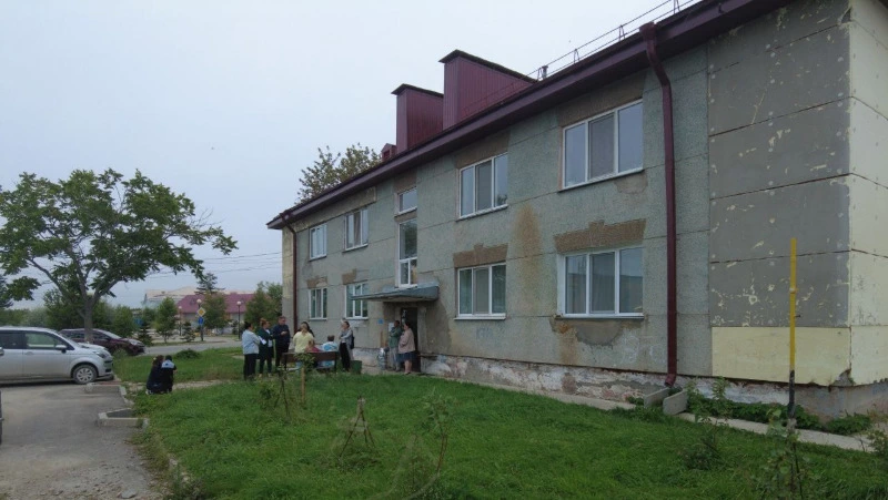 В Троицком жильцами дома №11 на Советской обсудили с мэром взволновавшую их проблему