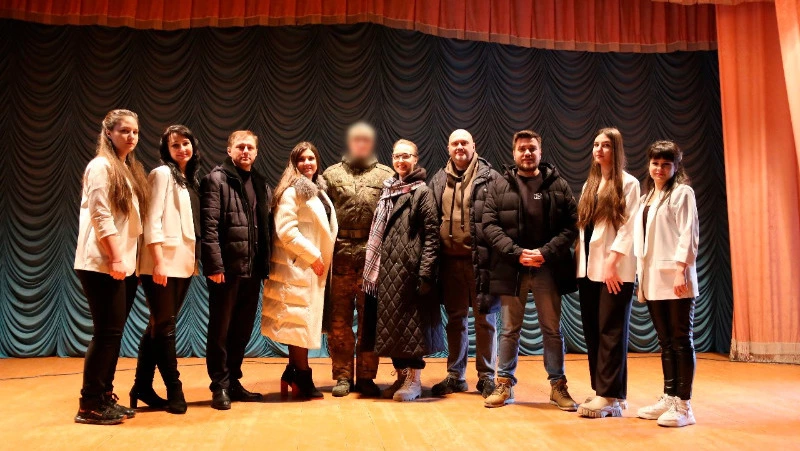Артисты сахалинской филармонии отправились с гастролями на Донбасс