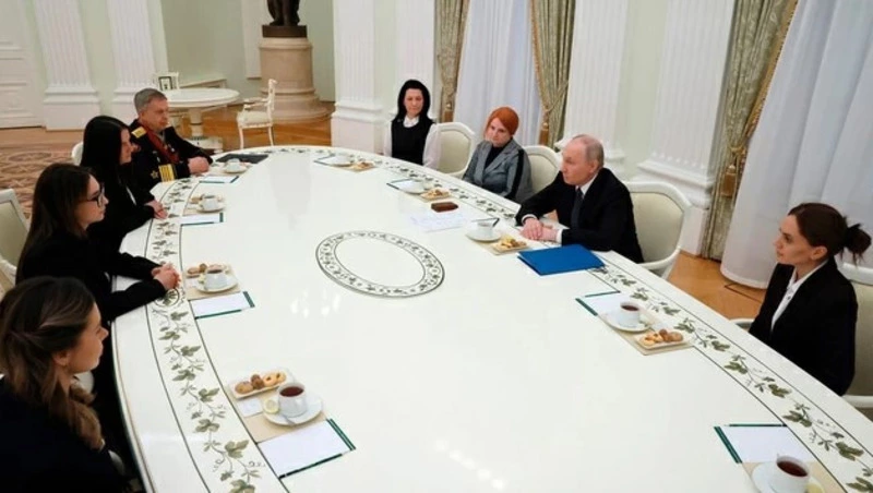 Президент встретился с вдовами героически погибших спецназовцев