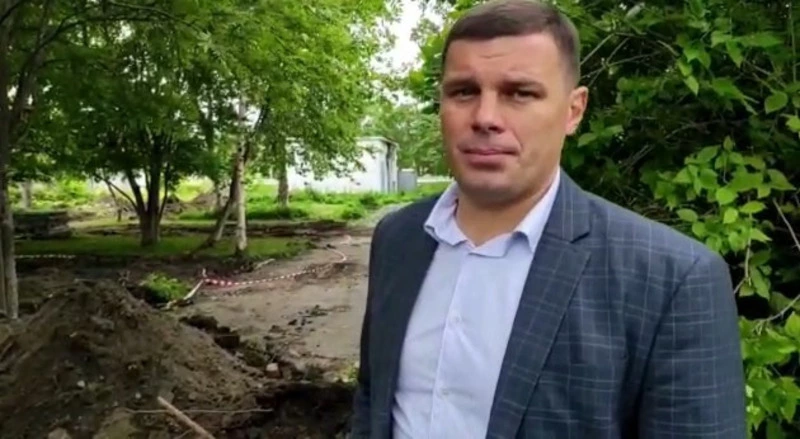 В анивском сквере Дружбы начались работы