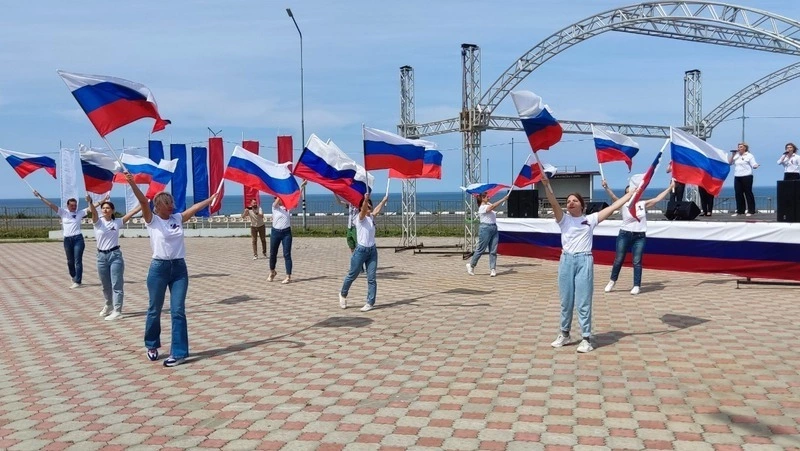 День флага Российской Федерации 2024: когда отмечают, традиции праздника, интересные факты