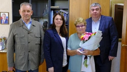 Татьяне Смертиной вручили Памятный знак губернатора Сахалинской области