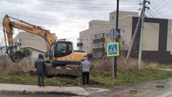 В Аниве до канализационной станции прокладывают новую водоотводную трубу