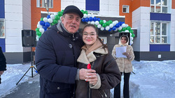 Перед Новым годом губернатор вручил ключи новосёлам в Троицком
