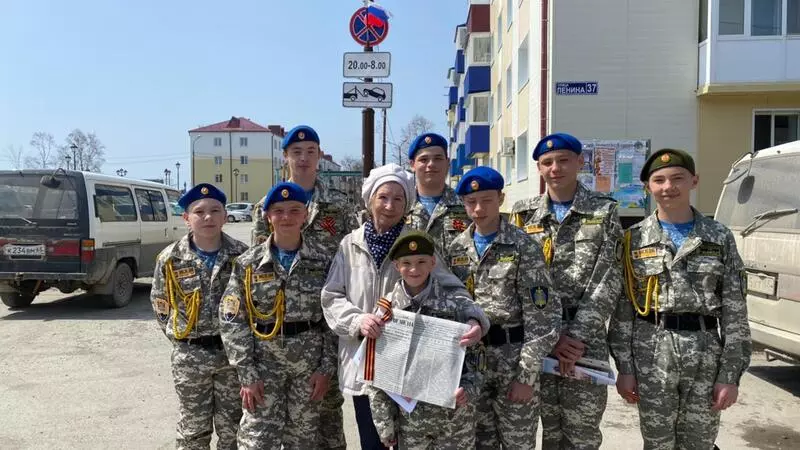 Анивчанам раздавали георгиевские ленточки и репринты газет 1945 года