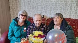 Дорого внимание: «Виктория» накануне 9 мая поздравила ветеранов