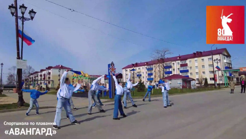 Анивские гимнастки исполнили композицию «Синий платочек»