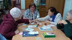 В библиотеке в Рыбацком отметили Всемирный день здоровья взваром из зверобоя