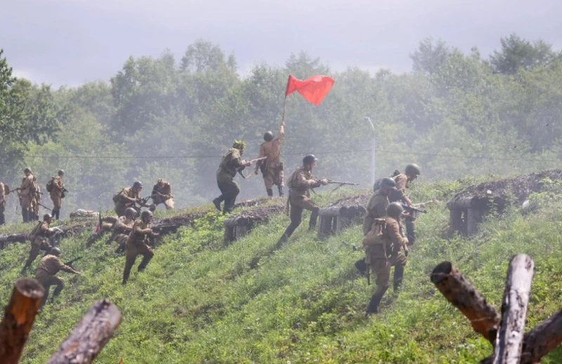Реконструкторы из 9 регионов России воспроизвели исторический бой за освобождение Южного Сахалина