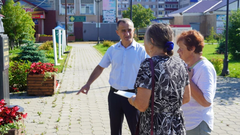 Депутаты с общественниками и чиновниками прошлись по Аниве с рейдом