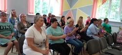 Лучшим работникам торговли вручили награды, памятные подарки и цветы