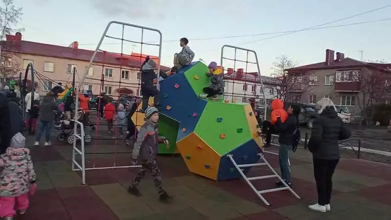 Детский городок притяжения на бывшем пустыре