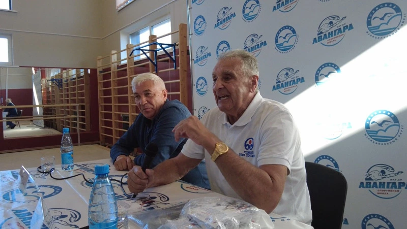 «Авангард» посетил легендарный пловец