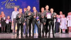 На международной сцене в городе на Неве анивский «Седьмой элементе» достиг блестящего успеха