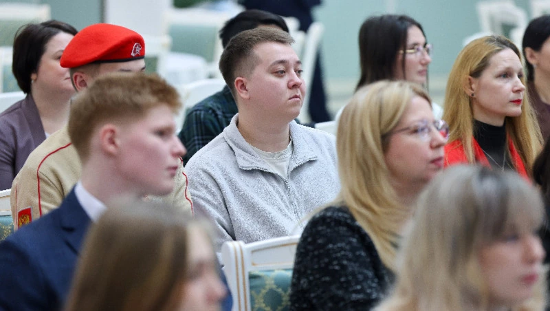 Молодым активистам на Сахалине вручили федеральные и областные награды