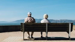 День пожилых людей 2024: история, традиции, подарки близким    