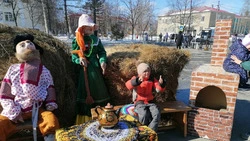 Народное масленичное гуляние разогрело центральную площадь Анивы