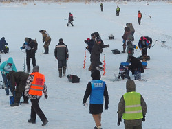 В Аниве отменили традиционные соревнования по зимней рыбалке