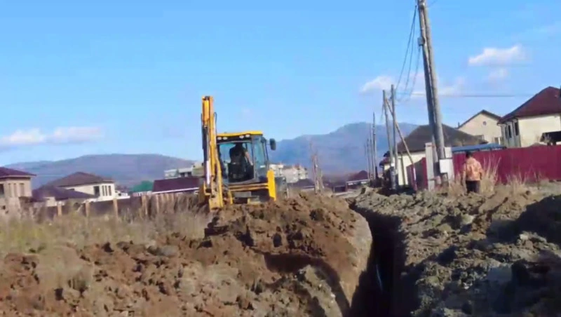 В южной части Новотроицкого идёт строительство внутрипоселкового газопровода