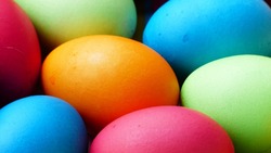 Красим яйца на Пасху 2024: лучшие натуральные продукты       