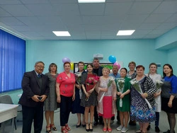 Таранайскую выпускницу с получением аттестата поздравил вице-мэр
