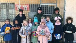 Ребята из второй школы сделали подарки военнослужащим