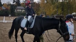 Юная сахалинская наездница получила приз от Дмитрия Певцова