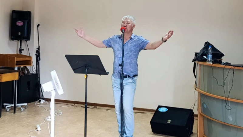 Виталий Цыренгармаев дал в Аниве концерт для «рождённых в СССР»