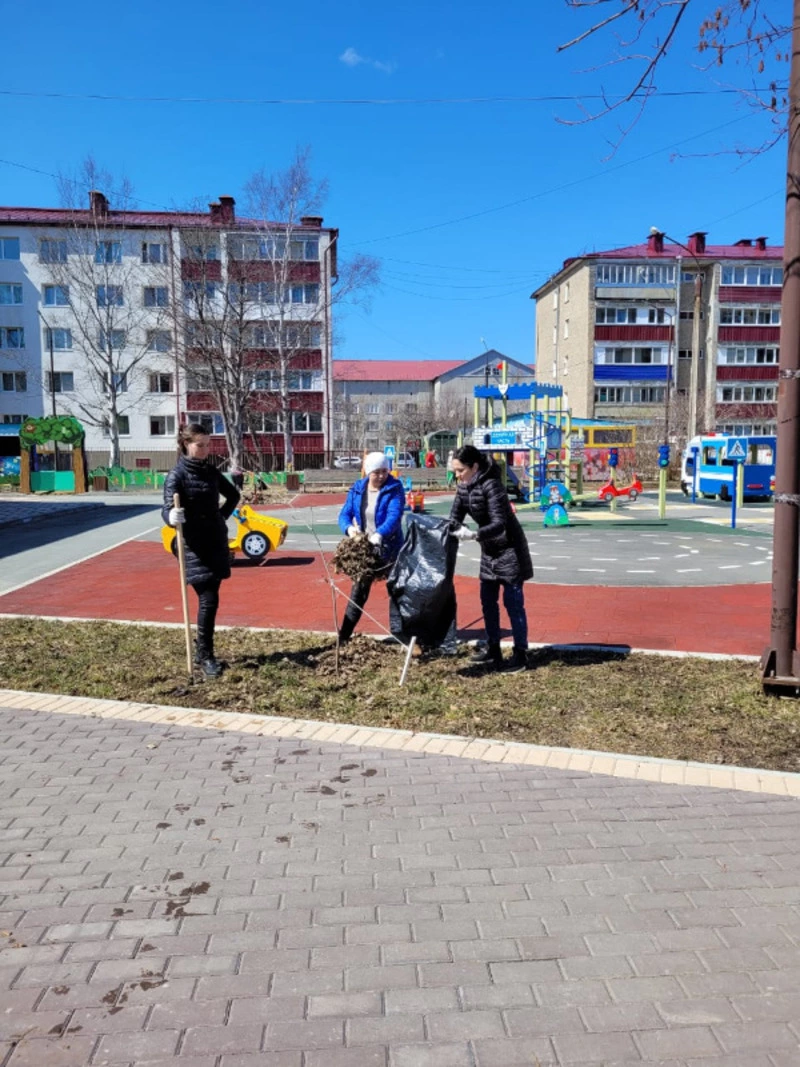 Жители Анивского района 15 апреля выходили на первый весенний субботник