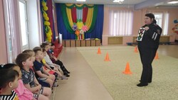 Сотрудники ГИБДД провели занятия в детском саду № 1