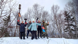 Группа петропавловцев приветствовала весну на сопке «Трёхпупка»