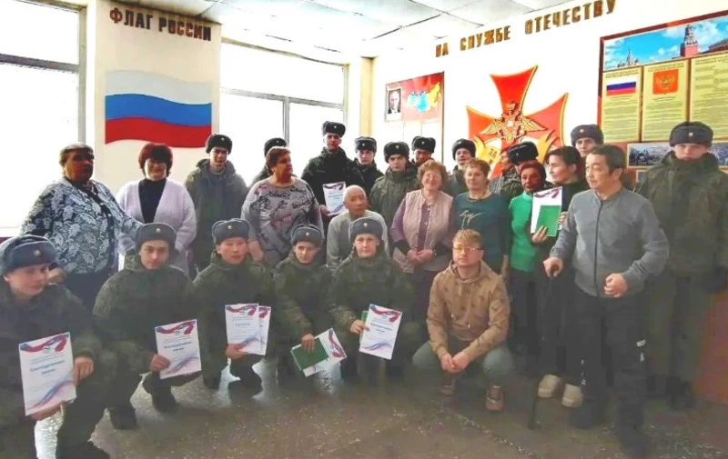 Активисты «Виктории» проведали анивских солдат