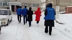 Партийцы ведут народный контроль уборки снега во дворах Анивы