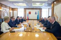 Губернатор встретился с делегацией Дальневосточного отделения РАН