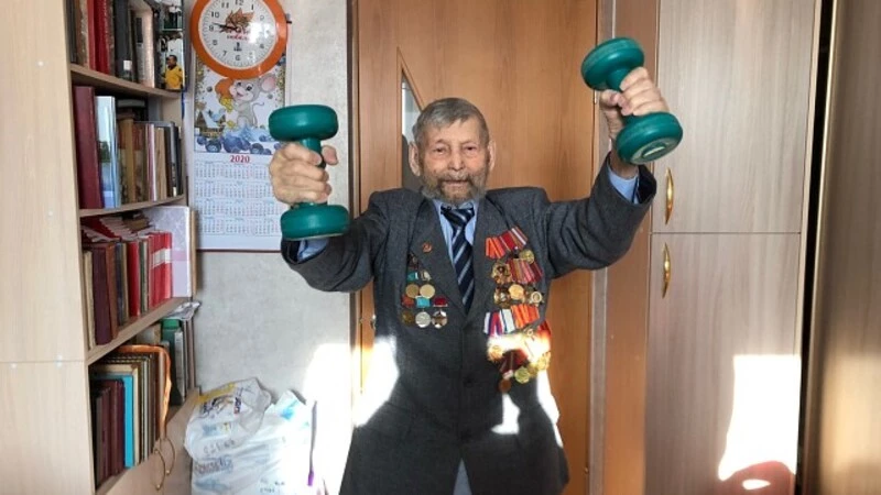 Вручены две юбилейные медали