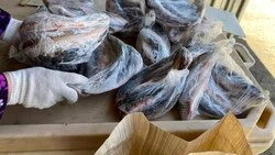 Сельчанам, ветеранам и инвалидам бесплатно раздали свежевыловленную рыбу