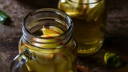 Волшебный отвар из яблок: вы забудете об отеках и усталости        