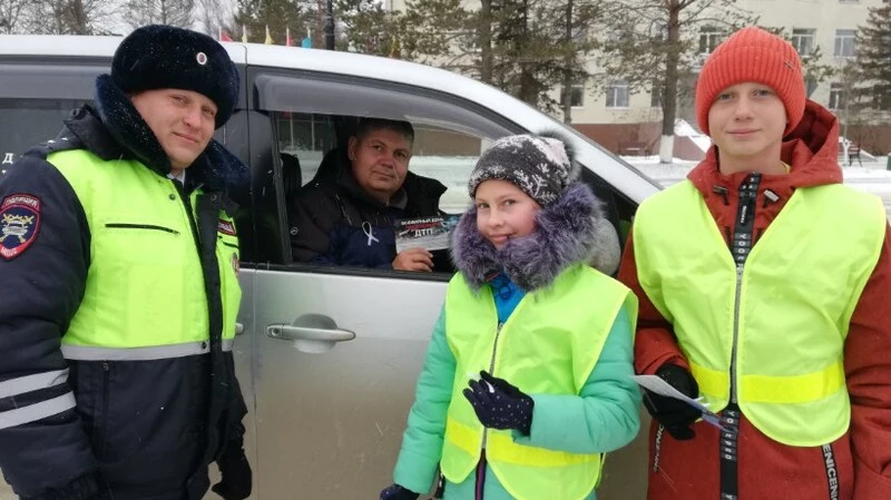 В Аниве госавтоинспекторы почтили память погибших в ДТП
